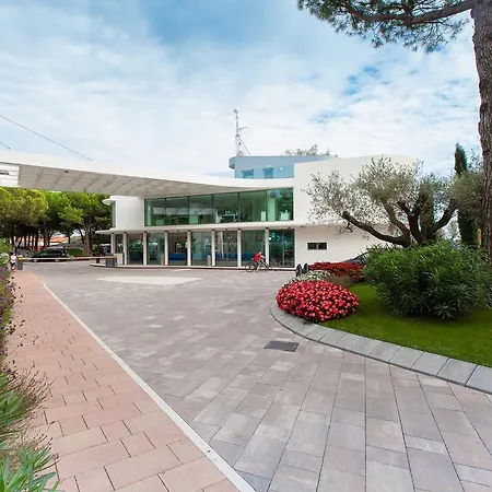 Semesteranläggning (resort) Ca' Pasquali Village 5*