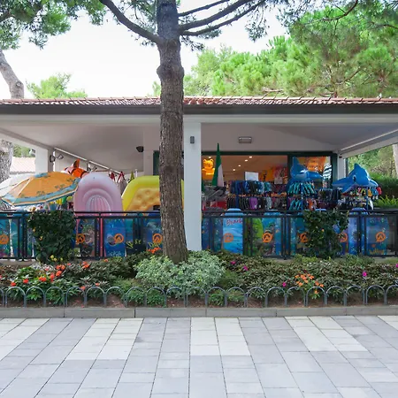 Semesteranläggning (resort) Ca' Pasquali Village 5*
